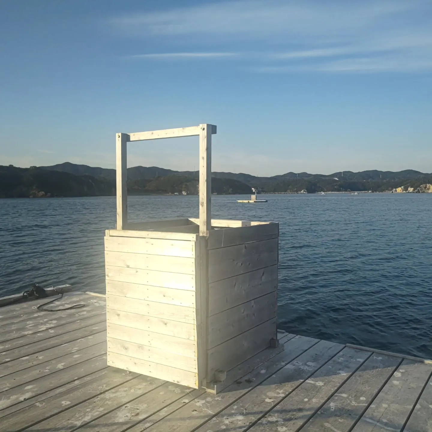 沖のイカダの被害確認に行ってました。