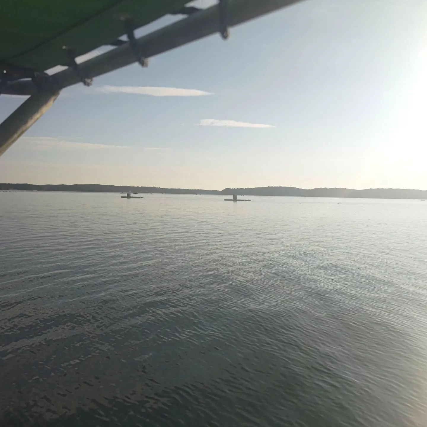 沖のイカダの被害確認に行ってました。