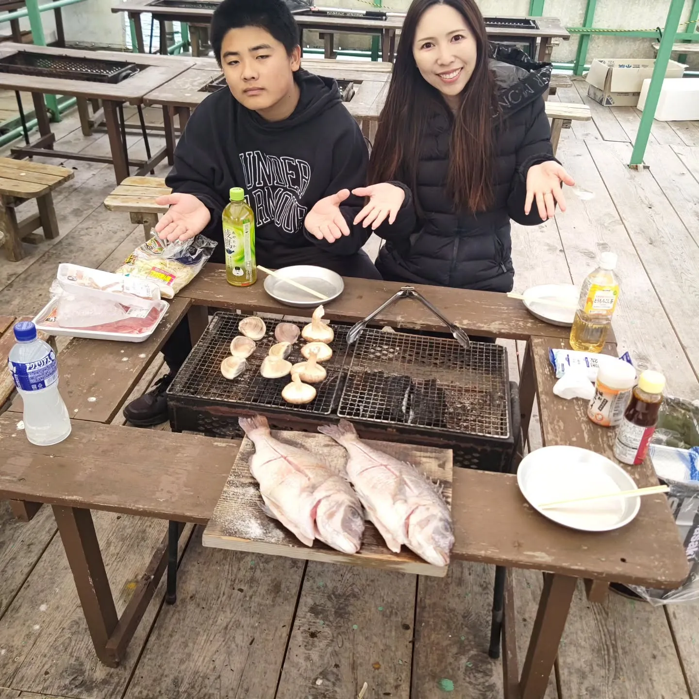 釣り体験の後で釣ったばかりの